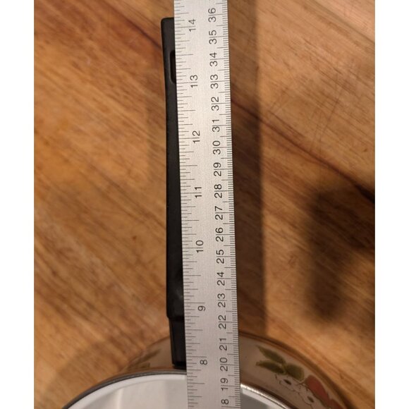 Vintage Strawberry Fields 2 Quart Enamel Cooking Pot with lid - Picture 15 of 16